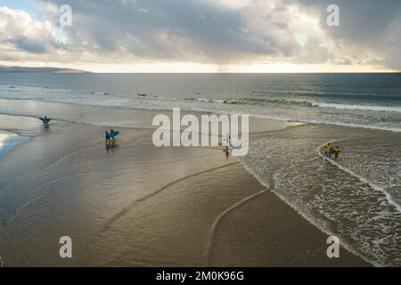 Pismo Beach, California - 6 dicembre 2022. Spiaggia di Pismo durante il campionato di surf ISA World Para. Foto Stock