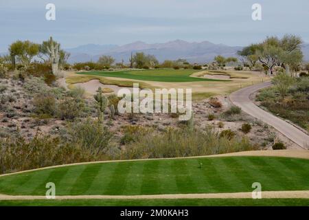 Vista su un campo da golf nel deserto a Phoenix, Arizona. Foto Stock