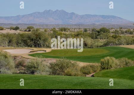 Vista su un campo da golf nel deserto a Phoenix, Arizona. Foto Stock