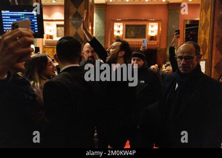 Milano, Italia. 06th Dec, 2022. Cesare Cremonini partecipa alla presentazione del suo film ''Cremonini Imola 2022 Live'' allo Space Cinema Odeon di Milano. (Foto di Maria Laura Arturi/NurPhoto) Credit: NurPhoto/Alamy Live News Foto Stock