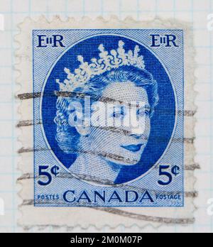 Foto di un francobollo canadese Queen Elizabeth II - 1954 - Wilding Portrait serie 1950 Foto Stock