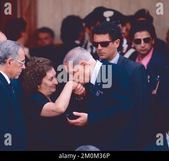 Capo della polizia Vincenzo Parisi alle funerali del magistrato italiano ucciso dalla mafia Paolo Borsellino, Palermo, Italia 1992 Foto Stock