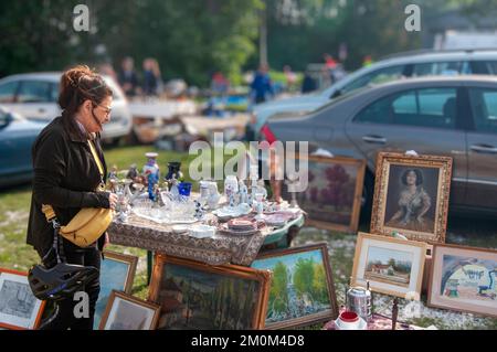 Mercato delle pulci all'aperto, Siofok, contea di Somogy, riva sud del lago Balaton, Ungheria Foto Stock