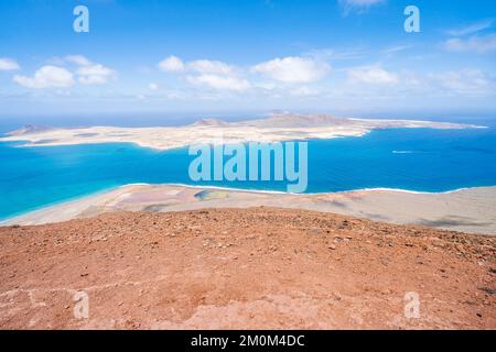 Isola Graciosa vista dal punto di vista di Miraror del Rio sull'isola di Lanzarote, Isole Canarie, Spagna Foto Stock