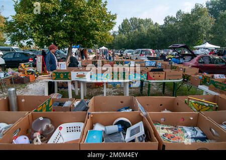 Mercato delle pulci all'aperto, Siofok, contea di Somogy, riva sud del lago Balaton, Ungheria Foto Stock