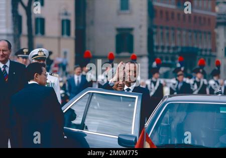 L'imperatore giapponese Akihito in visita a Roma 1993 Foto Stock