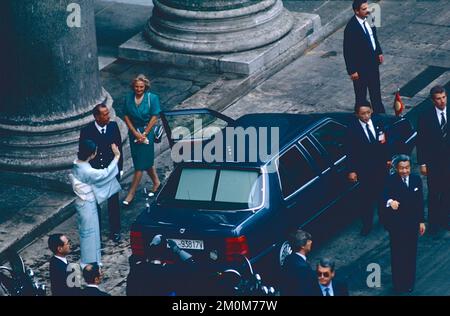 L'imperatore giapponese Akihito in visita a Roma 1993 Foto Stock