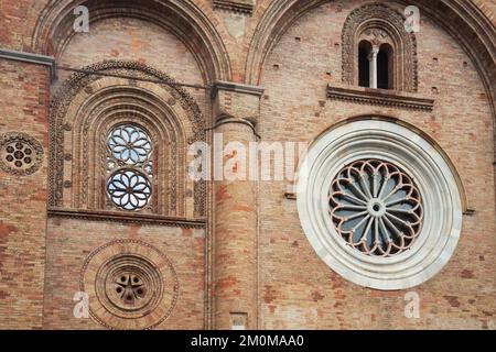 L'Italia, Lombardia, Crema, dettaglio facciata cattedrale Foto Stock