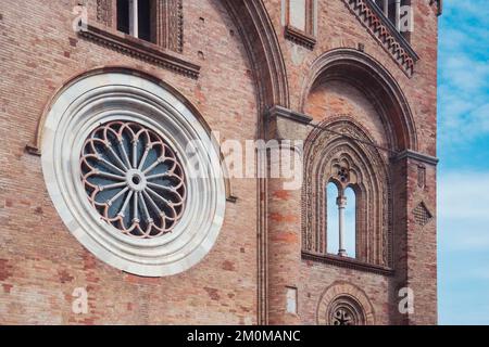 L'Italia, Lombardia, Crema, dettaglio facciata cattedrale Foto Stock