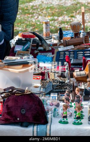 Mercato delle pulci all'aperto, Siofok, contea di Somogy, riva sud del lago Balaton, Ungheria Foto Stock