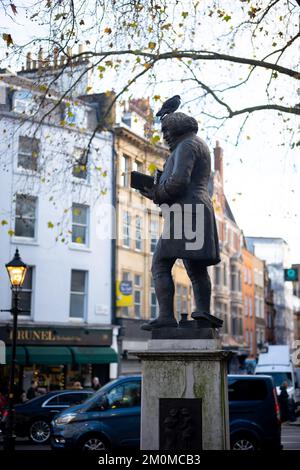 Statua di Samuel Johnson LLD, critico, saggio, filologo, biografo, wit, poeta, moralista, drammaturgo, scrittore politico, e talker. Foto Stock