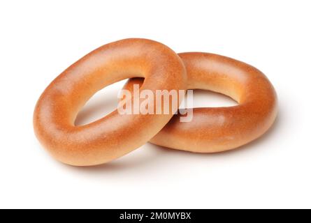 Due anelli di pane appena sfornati sushki isolato su bianco Foto Stock