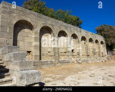 Rovine dell'antico teatro nell'Acropoli di Rodi. Isola di Rodi, Grecia Foto Stock