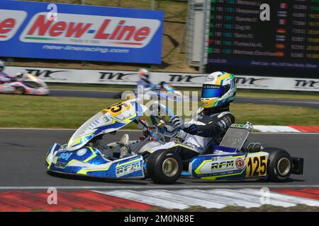 Il pilota di corse Barbadian Zane Maloney, il Red Bull Racing Junior Team e il F1° pilota di riserva 2023. Foto Stock