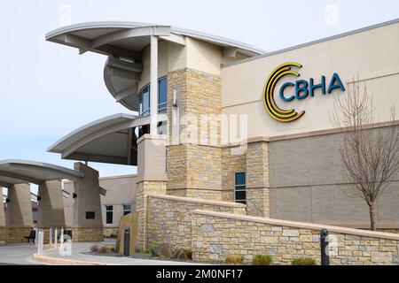 Othello, WA, USA - 24 marzo 2022; simbolo e logo CBHA sulla costruzione a Othello della Columbia Basin Health Association Foto Stock