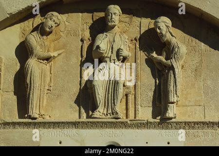 Fossacesia - Abruzzo - Chiesa medievale di San Giovanni in Venere: Particolare della lunetta del portale della Luna Foto Stock