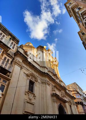 Un inquadramento a basso angolo della Basilica di San Domenico e Porto salvo Foto Stock