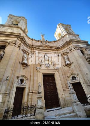 Un inquadramento a basso angolo della Basilica di San Domenico e Porto salvo Foto Stock