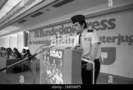 Il IV. Congresso federale della Gioventù operaia tedesca affiliata al DKP (SDAJ) il 19.5.1974 nella Niedersachsenhalle di Hannover. Soldato di Th Foto Stock