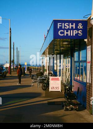 Una vista del Fish & chip Shop sul lungomare, Fleetwood, Lancashire, Regno Unito, Europa Foto Stock