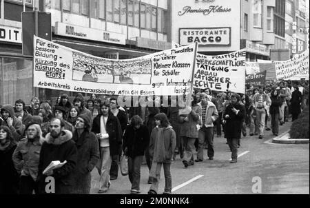 Diverse migliaia di alunni e insegnanti delle scuole della Renania settentrionale-Vestfalia hanno dimostrato di essere più liberi di espressione e di svolgere un'attività politica libera Foto Stock