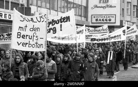 Diverse migliaia di alunni e insegnanti delle scuole della Renania settentrionale-Vestfalia hanno dimostrato di essere più liberi di espressione e di svolgere un'attività politica libera Foto Stock