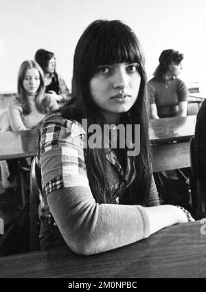 Queste ragazze, studenti della Scuola professionale femminile di Gelsenkirchen, sono tutte senza tirocini su 5.02.1975, molte delle quali anche senza lavoro. Foto Stock