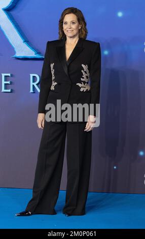 Londra, Regno Unito. 12th Ott 2022. Sigourney Weaver partecipa ALL'AVATAR: The Way of the Water, World Premiere Arrivals all'Odeon Luxe, Leicester Square, Londra, Inghilterra. Credit: S.A.M./Alamy Live News Foto Stock