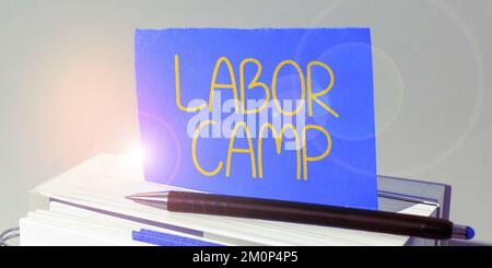 Scrittura con testo Labor Camp. Idea di affari una colonia penale dove il lavoro forzato è effettuato Foto Stock