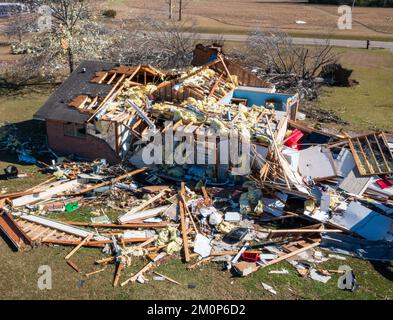 Casa distrutta dal tornado e dalle condizioni atmosferiche avverse. Foto Stock