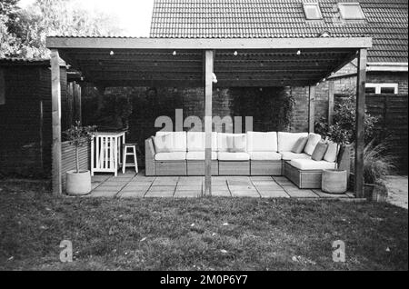 Area con posti a sedere nel giardino Medstead, Hampshire, Inghilterra, Regno Unito Foto Stock