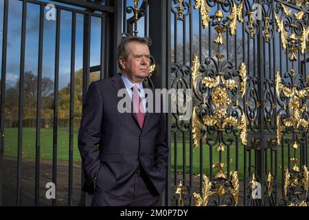 Ken Wharfe esperto di sicurezza reale presso il Golden Gates sul lato sud di Kensington Palace , Londra , Regno Unito. Foto Stock