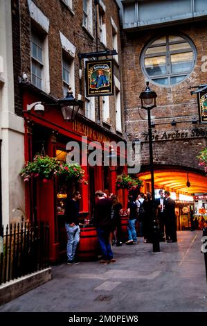 Pub vittoriano a Craven Passage, Charing Cross, Londra. Foto Stock