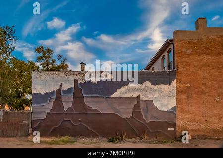 Murale di pinnacoli e mesa sulla Route 66 a Winslow, Arizona, USA [non sono disponibili diritti d'autore di proprietà o artisti; solo licenze editoriali] Foto Stock