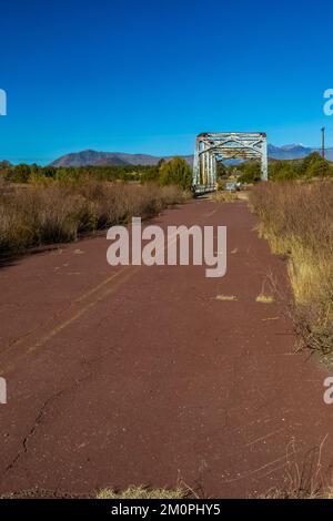 Walnut Canyon Bridge lungo la Route 66 vicino a Winona, Arizona, Stati Uniti Foto Stock