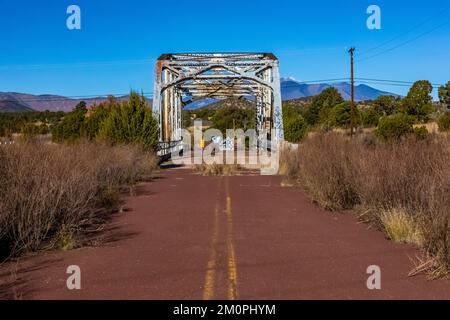 Walnut Canyon Bridge lungo la Route 66 vicino a Winona, Arizona, Stati Uniti Foto Stock