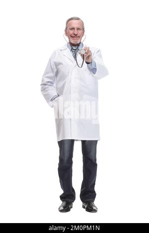 Medico premuroso che indossa occhiali che esaminano l'immagine radiografica Foto Stock