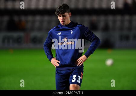 Meadow Park, Borehamwood, 6th dicembre 2022. Benny Couto di Oldham Athletic durante la partita della Vanarama National League tra Boreham Wood e Oldham Athletic a Meadow Park, Borehamwood, martedì 6th dicembre 2022. (Credit: Eddie Garvey | Credit: MI News & Sport /Alamy Live News Foto Stock