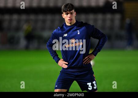 Meadow Park, Borehamwood, 6th dicembre 2022. Benny Couto di Oldham Athletic durante la partita della Vanarama National League tra Boreham Wood e Oldham Athletic a Meadow Park, Borehamwood, martedì 6th dicembre 2022. (Credit: Eddie Garvey | Credit: MI News & Sport /Alamy Live News Foto Stock