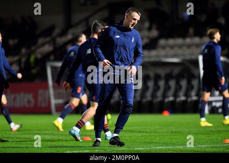 Meadow Park, Borehamwood, 6th dicembre 2022. Peter Clarke di Oldham Athletic durante la partita della Vanarama National League tra Boreham Wood e Oldham Athletic a Meadow Park, Borehamwood, martedì 6th dicembre 2022. (Credit: Eddie Garvey | Credit: MI News & Sport /Alamy Live News Foto Stock