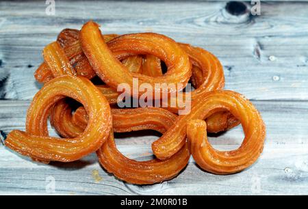 Turco Churros, cibo di strada molto popolare o dessert di strada in Turchia, Halka Tatlisi dessert circolare fritto in olio e zuccherato con sciroppo di miele, s Foto Stock