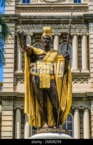 King Kamehameha i Statua state Supreme Court Building Honolulu Oahu Hawaii King fondò il Regno delle Hawaii unendo le isole hawaiane dedicate nel 1883 Foto Stock