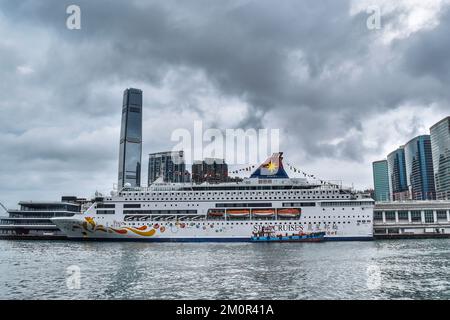 Star Cruises al terminal dell'oceano Foto Stock