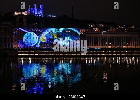 Colline de Fourviere ospita uno spettacolo di luci durante il Fete des Lumieres (Festival delle luci) 2022 a Lione, in Francia, il 7 dicembre 2022. Foto di Julien Reynaud/APS-Medias/ABACAPRESS.COM Foto Stock