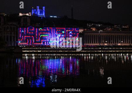 Colline de Fourviere ospita uno spettacolo di luci durante il Fete des Lumieres (Festival delle luci) 2022 a Lione, in Francia, il 7 dicembre 2022. Foto di Julien Reynaud/APS-Medias/ABACAPRESS.COM Foto Stock