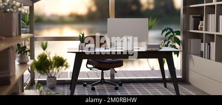 Interni moderni e contemporanei per l'ufficio domestico o l'ufficio privato con pc computer e decor sul tavolo di fronte alla parete di vetro, sedia da ufficio, librerie A. Foto Stock