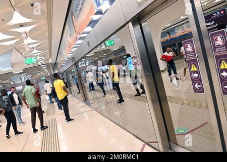 Impressioni da Doha/Qatar il 7th dicembre 2022. Stazione della metropolitana U-Bahn, stazione della metropolitana, Bahnhof, Coppa del mondo di calcio 2022 in Qatar dal 20,11. - Dalle 18.12.2022 alle Foto Stock