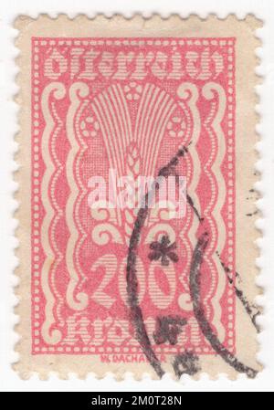 AUSTRIA — 1922: Francobollo rosa da 200 krone raffigurante l'orecchio di Rye come simboli agricoli. Il problema mostra i simboli dell'agricoltura, del lavoro e dell'industria Foto Stock