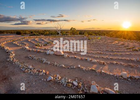 Tramonto a Nettleton's First Shaft Lookout vicino alla remota città mineraria opale di Lightning Ridge nell'Outback New South Wales, Australia Foto Stock