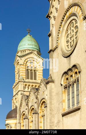 Francia, Meurthe et Moselle, Nancy, campanile della basilica del Sacro cuore di Nancy in stile bizantino romano situato in Rue de Laxou Foto Stock